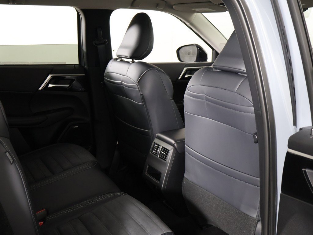 New 2025 Mitsubishi Outlander Trail Edition image 32