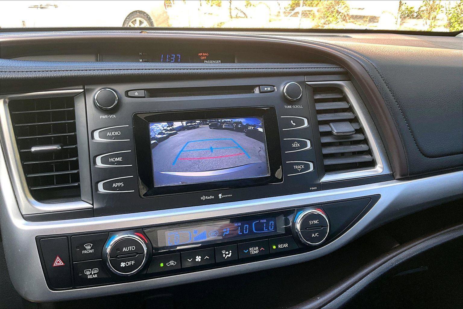 Used 2015 Toyota Highlander Plus FWD image 14