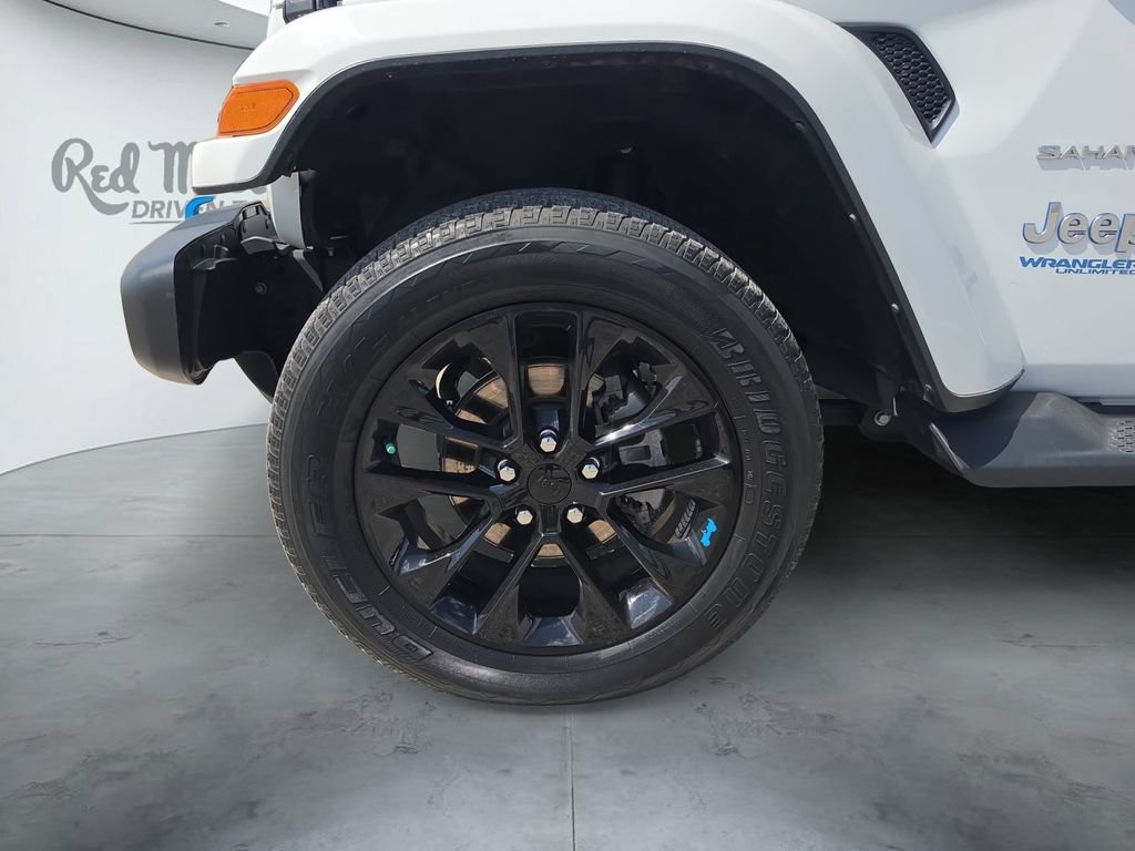 Used 2022 Jeep Wrangler Unlimited Sahara AWD/4WD image 17