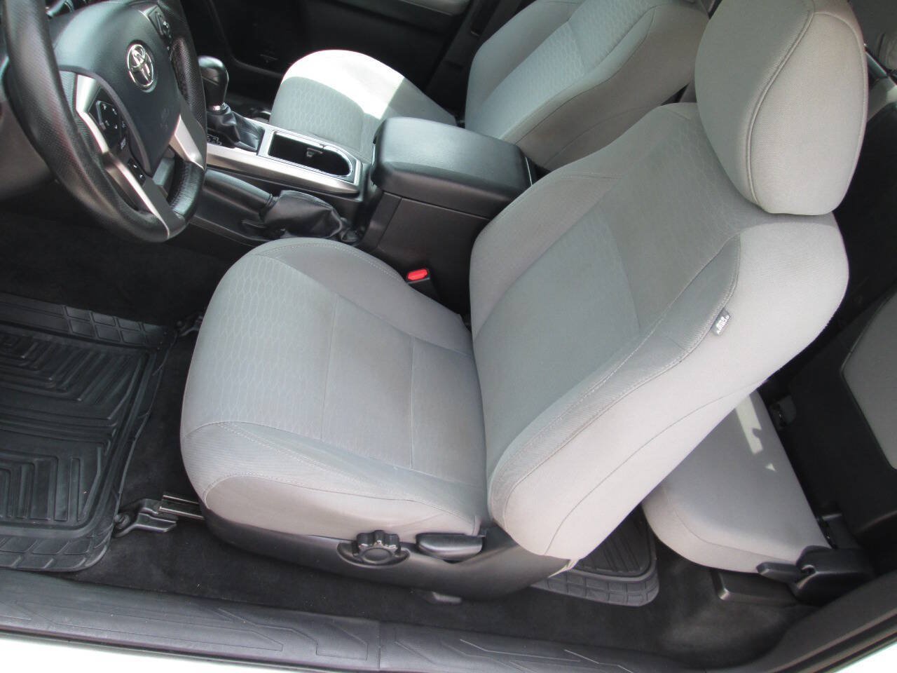 Used 2016 Toyota Tacoma SR5 AWD/4WD image 14