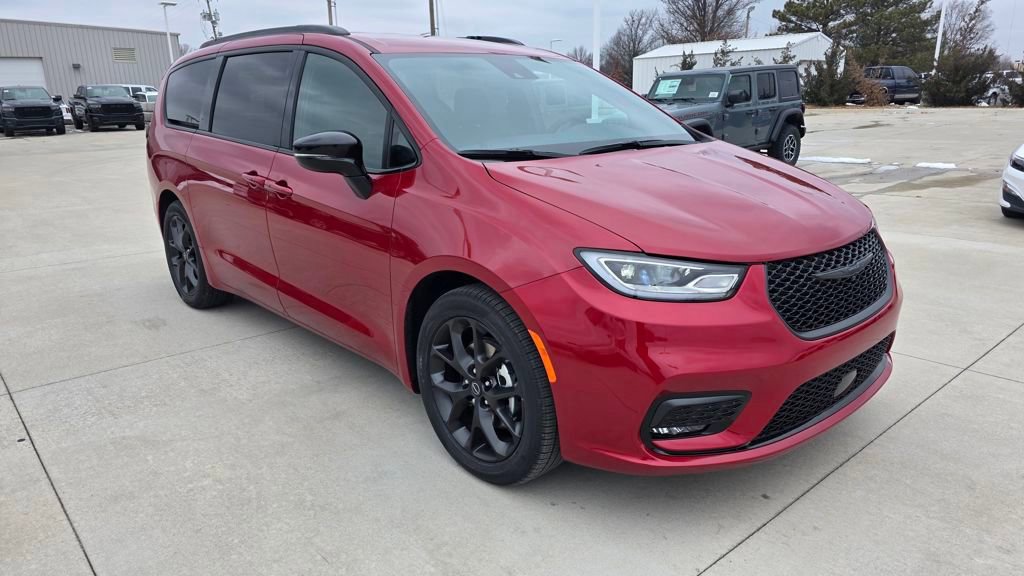 New 2026 Chrysler Pacifica Select w/ S Appearance Package image 7