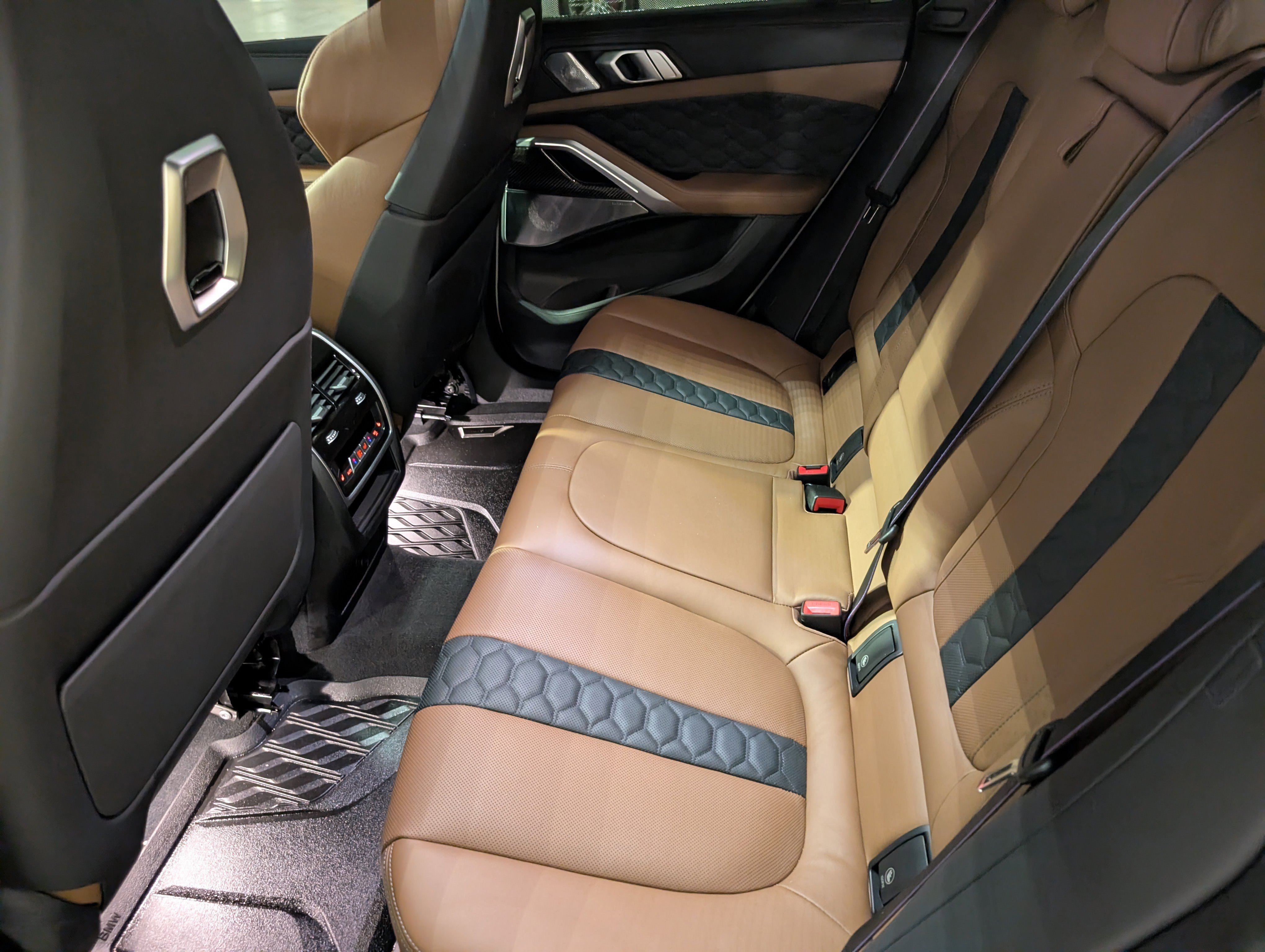 Used 2024 BMW X6 M Competition w/ Executive Package image 25