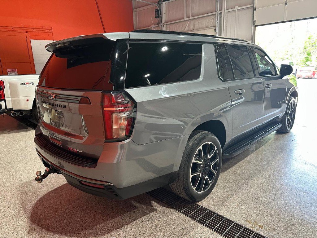 Used 2021 Chevrolet Suburban RST AWD/4WD image 3
