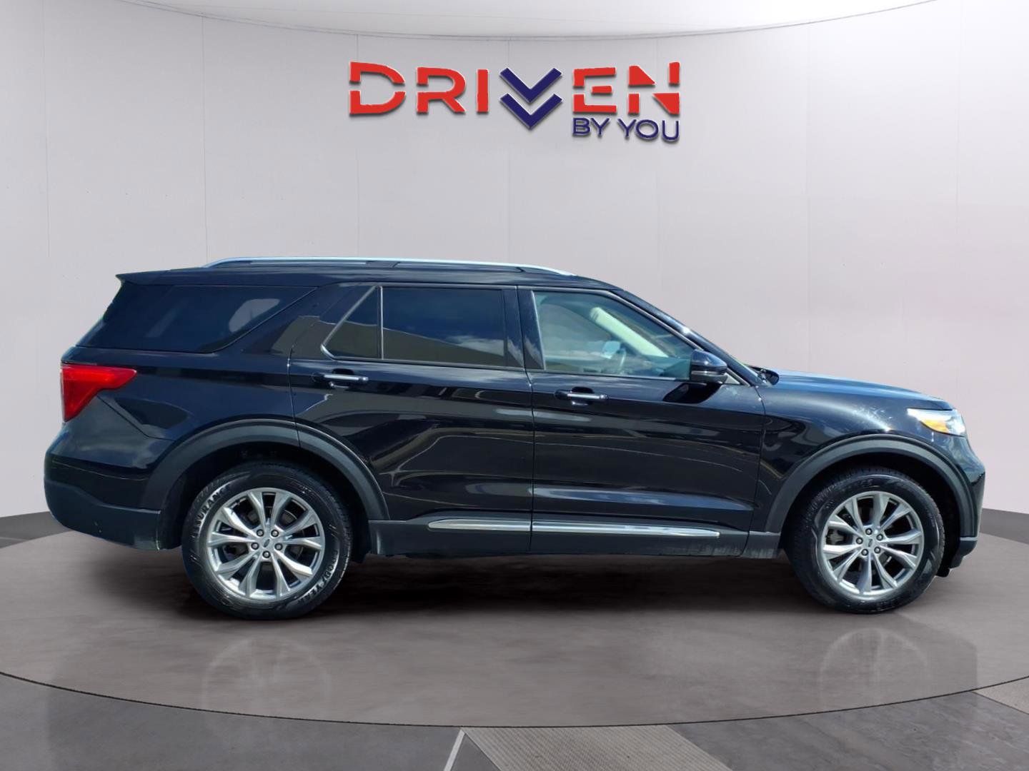 Used 2023 Ford Explorer Limited w/ Equipment Group 301A AWD/4WD image 6