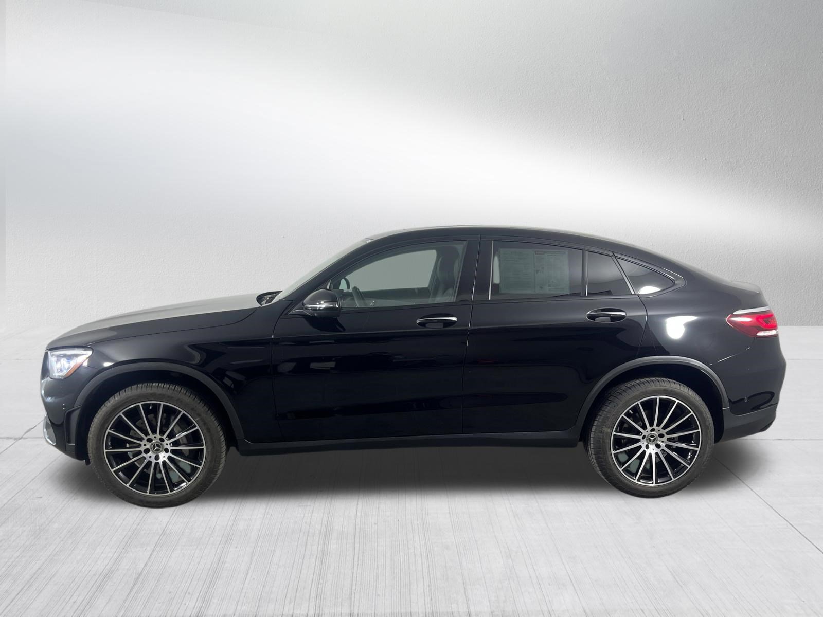 Used 2023 Mercedes-Benz GLC 300 4MATIC Coupe image 4