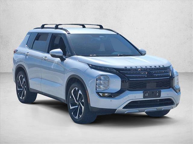 Used 2023 Mitsubishi Outlander SE FWD image 3