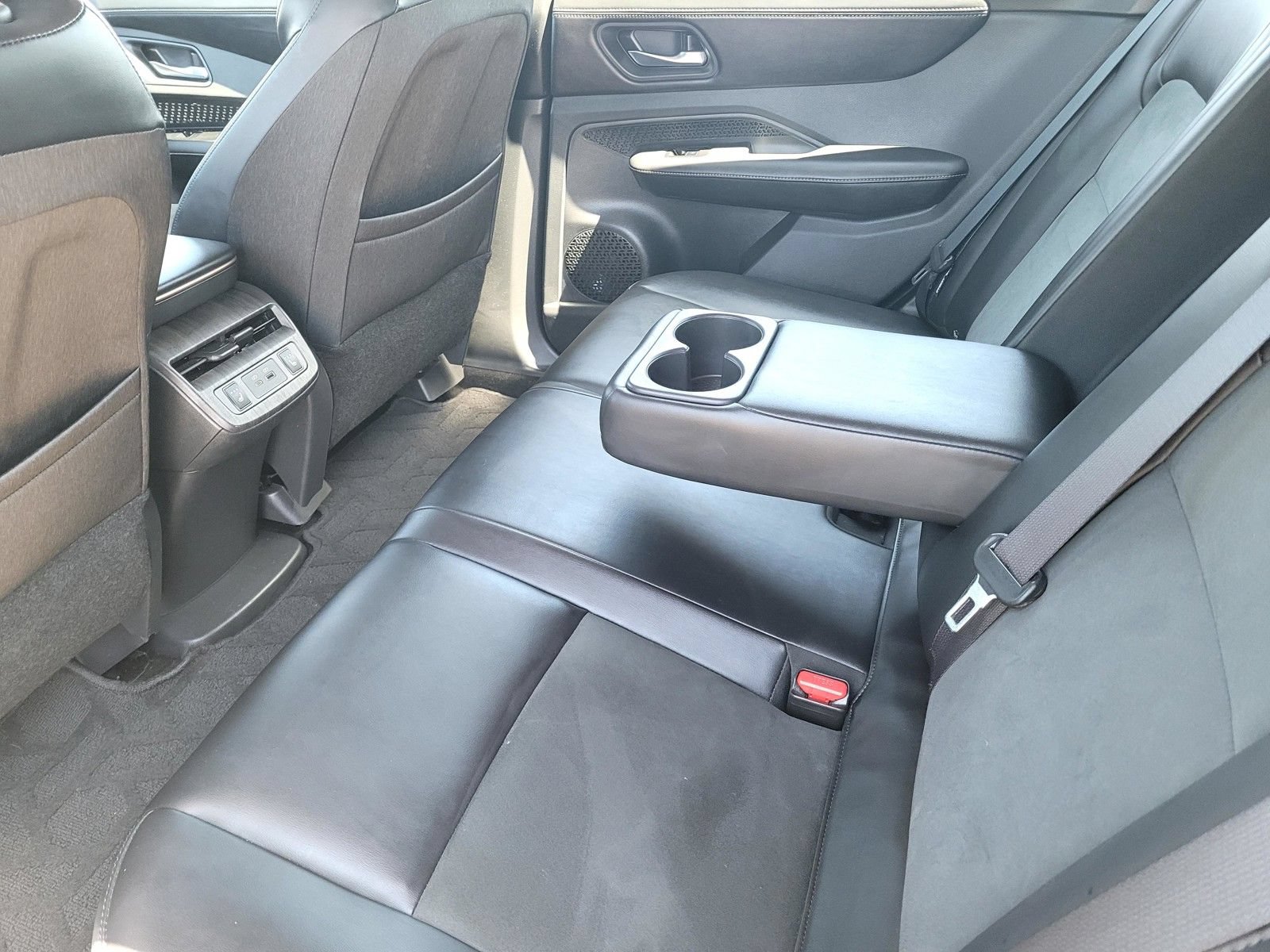 Used 2023 Nissan Ariya FWD image 19