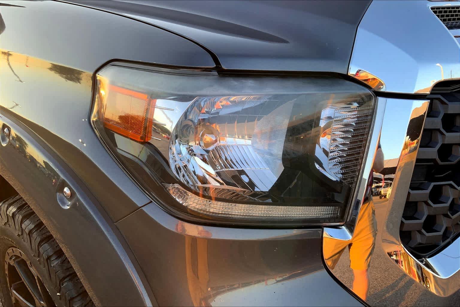 Used 2018 Toyota Tundra SR5 w/ SR5 Upgrade Package RWD image 28