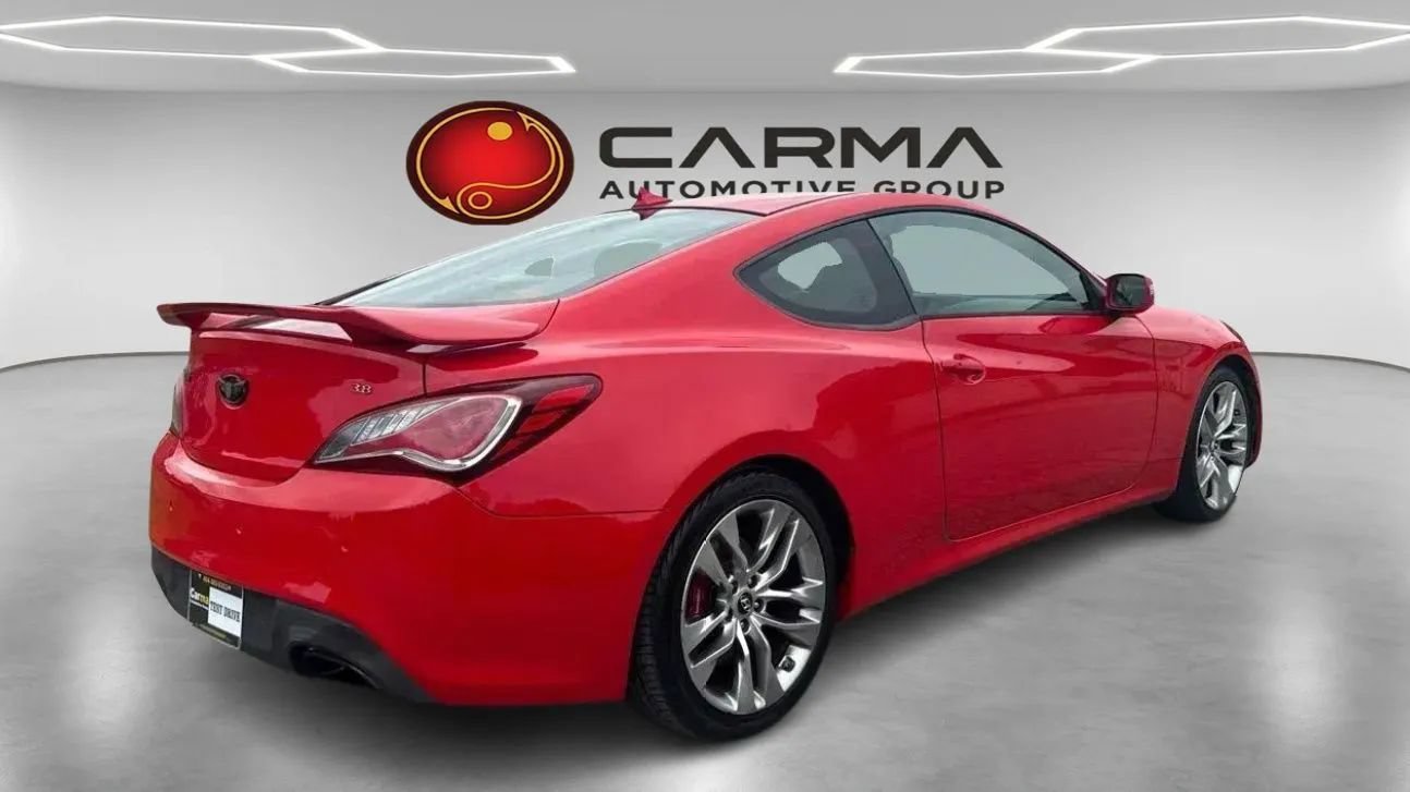 Used 2014 Hyundai Genesis 3.8 RWD image 5