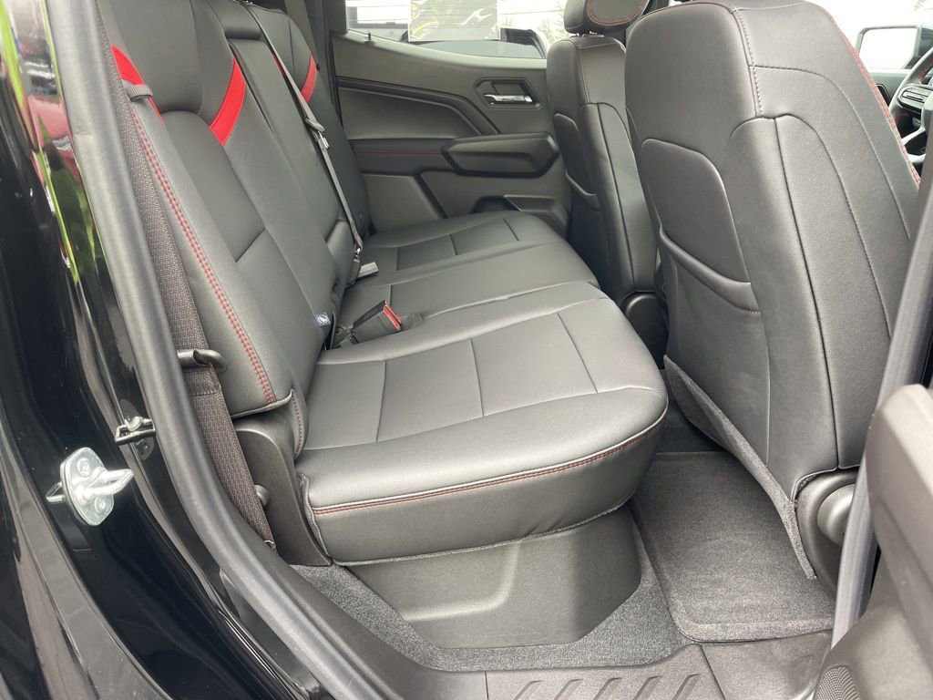 Used 2025 Chevrolet Colorado Z71 w/ Midnight Edition image 21