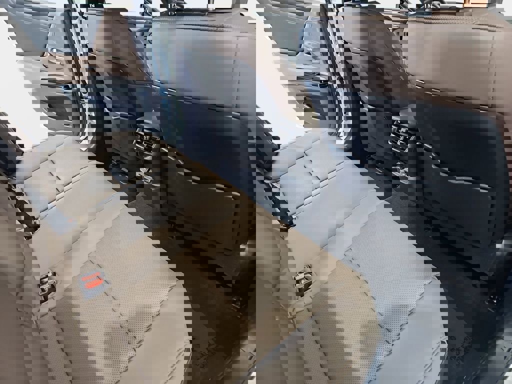 Certified 2025 Lexus ES 300h w/ Premium Package image 13