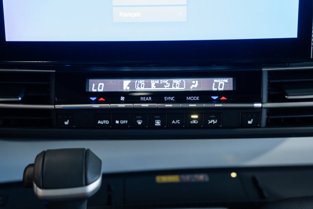 Used 2025 Toyota Sienna XLE FWD image 25