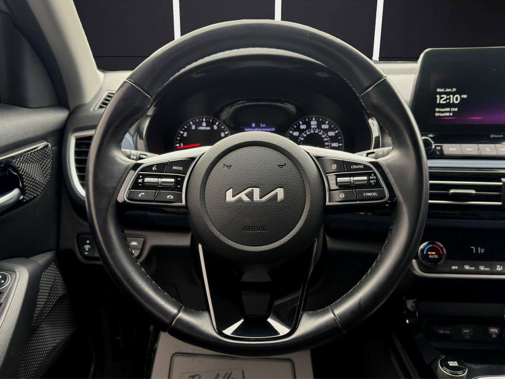 Used 2023 Kia Seltos S w/ Navigation Package image 16