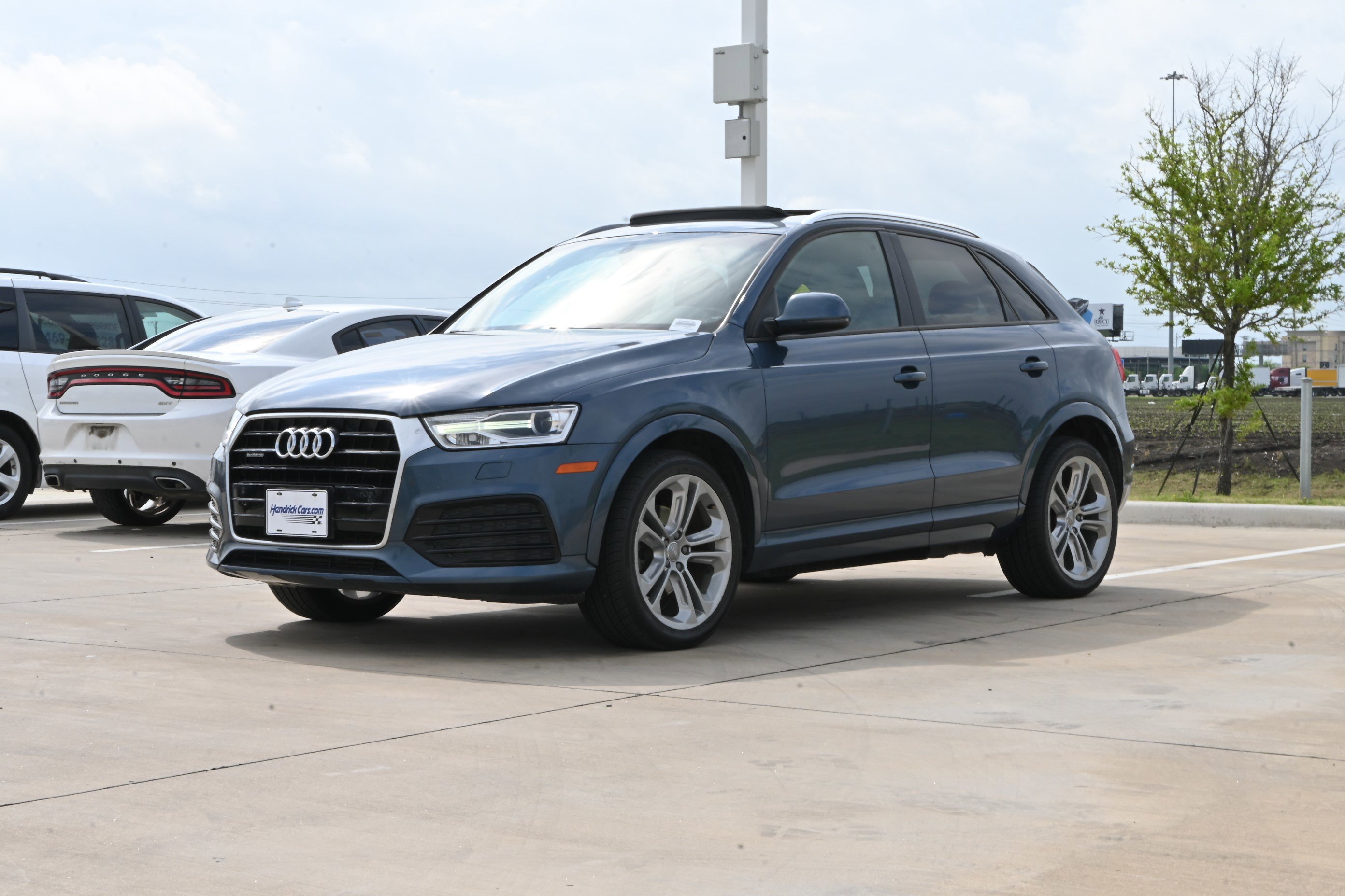 Used 2018 Audi Q3 2.0T Premium w/ Convenience Package image 5