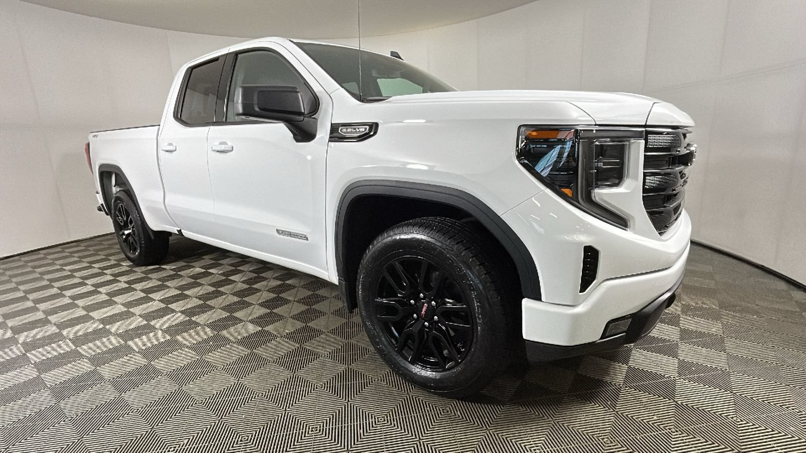 Used 2025 GMC Sierra 1500 Elevation AWD/4WD image 2