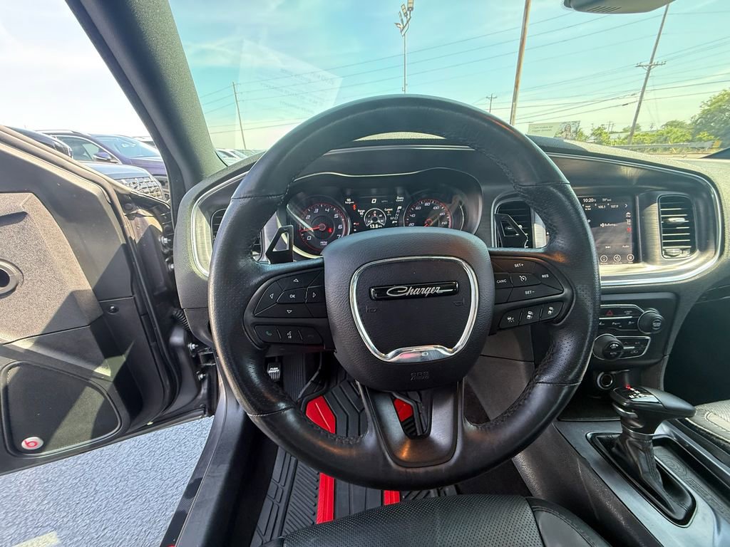 Used 2017 Dodge Charger R/T w/ Premium Group RWD image 16
