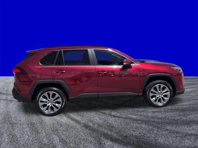 Used 2022 Toyota RAV4 XLE Premium image 3