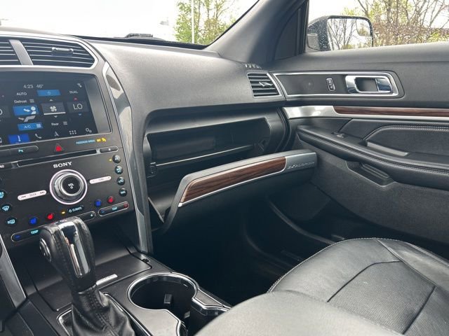 Used 2018 Ford Explorer Limited AWD/4WD image 17