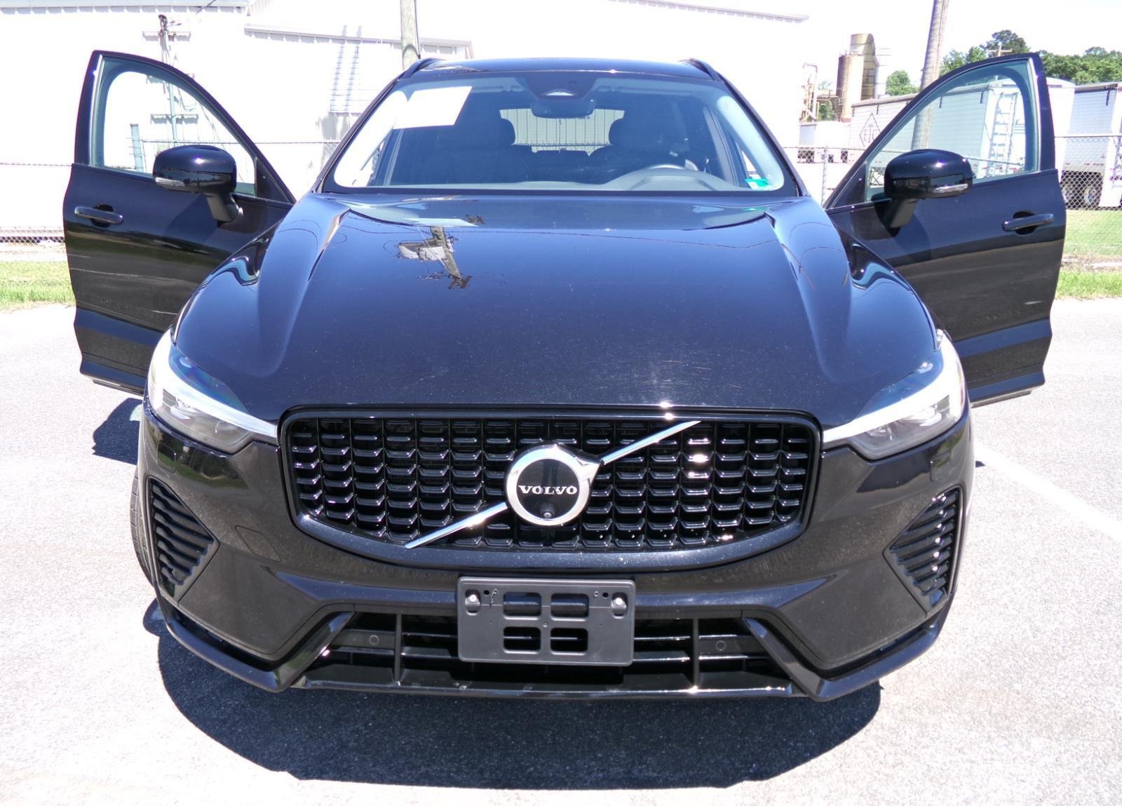 Used 2024 Volvo XC60 B5 Plus AWD/4WD image 6