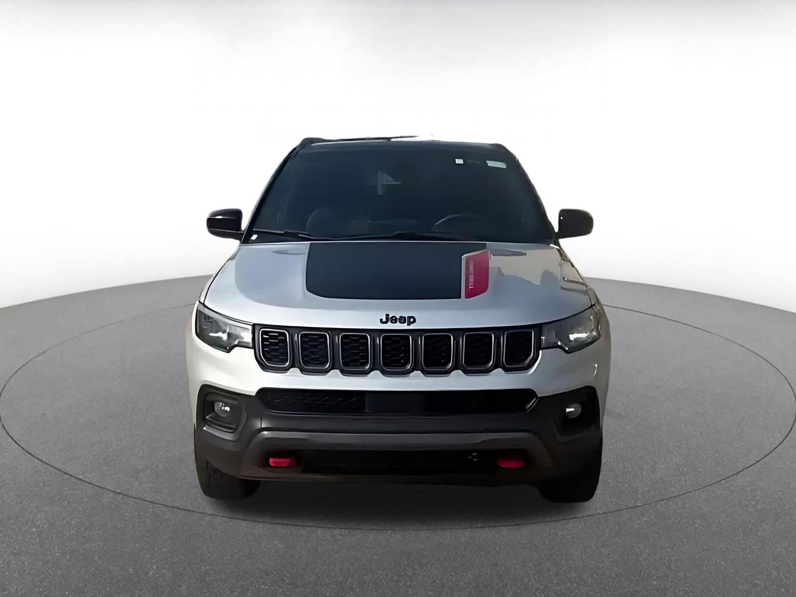 Used 2025 Jeep Compass Trailhawk AWD/4WD image 4