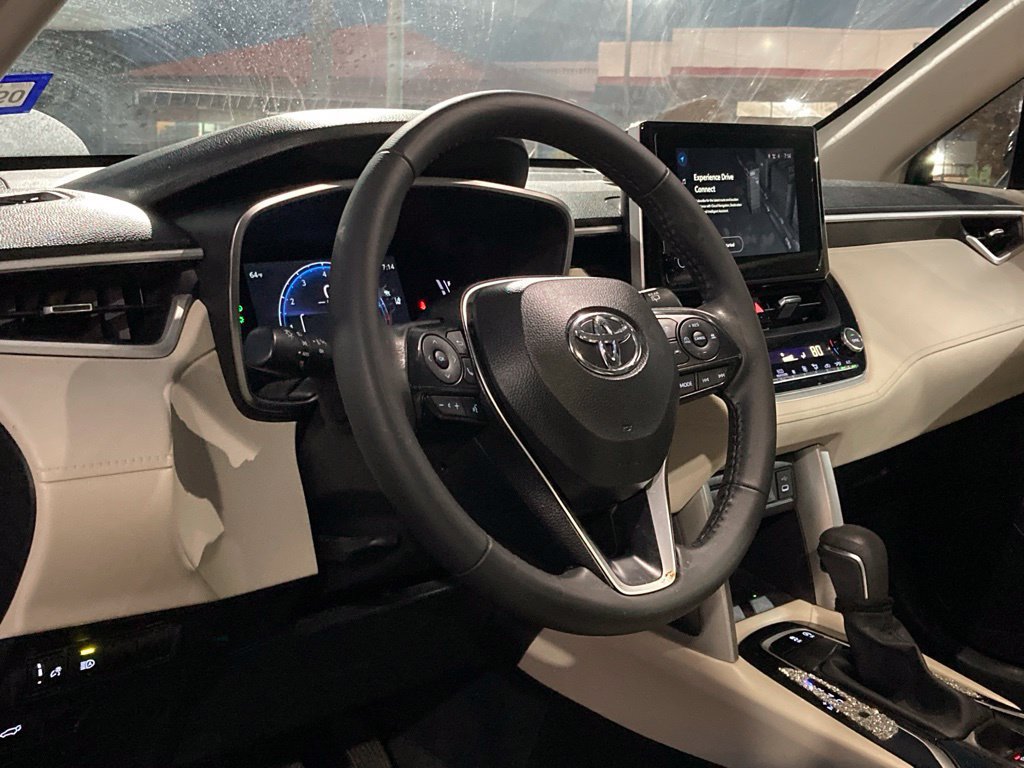 Certified 2024 Toyota Corolla Cross XLE w/ Convenience Package FWD image 9
