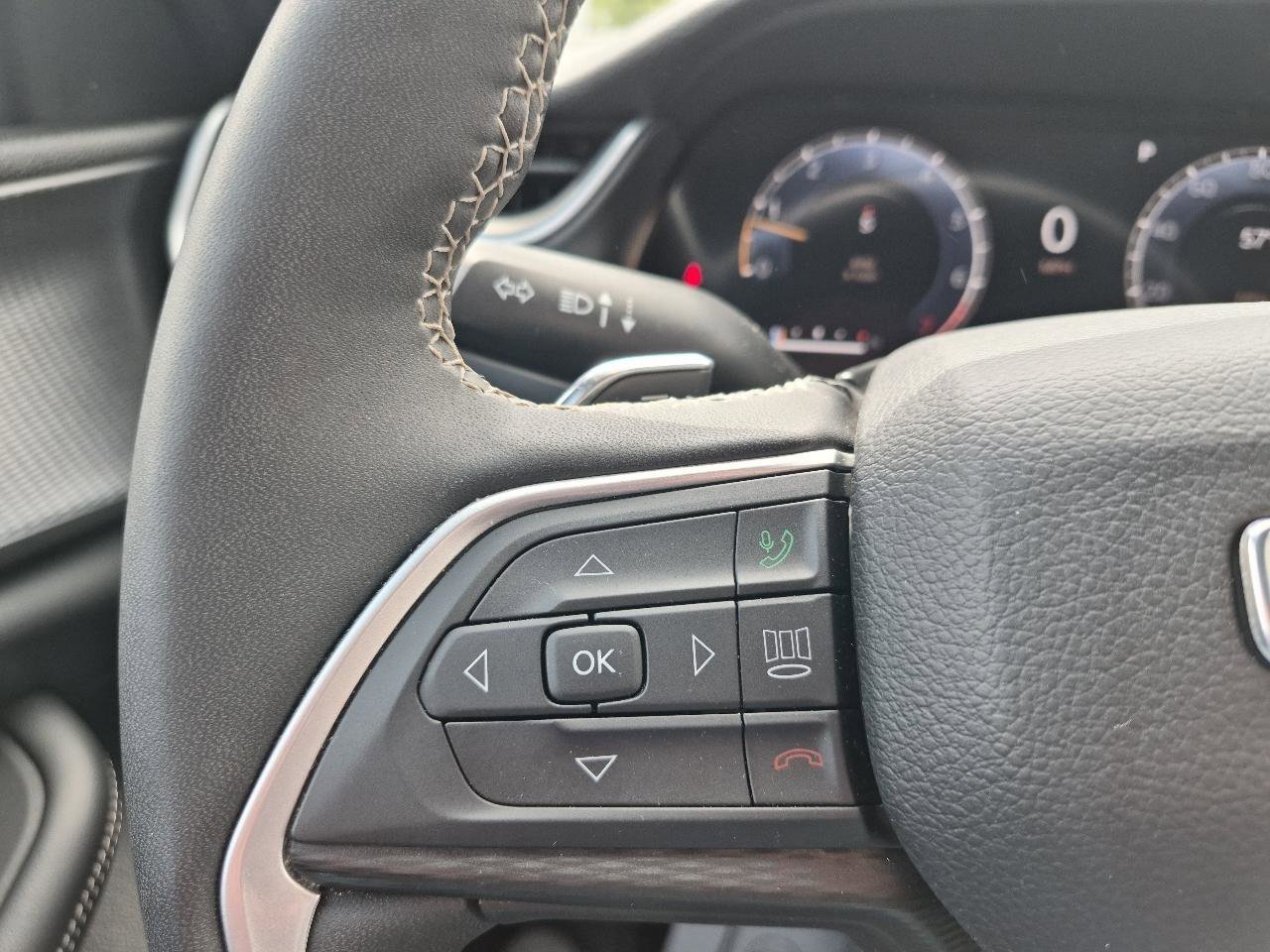Used 2024 Jeep Grand Cherokee L Laredo AWD/4WD image 18