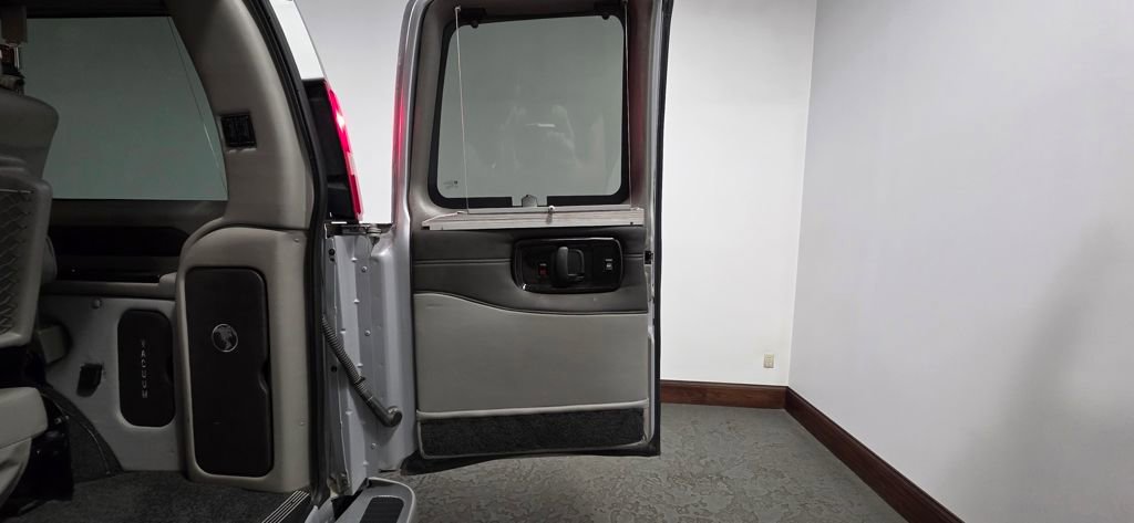 Used 2019 GMC Savana 2500 Extended w/ Enhanced Convenience Package image 29