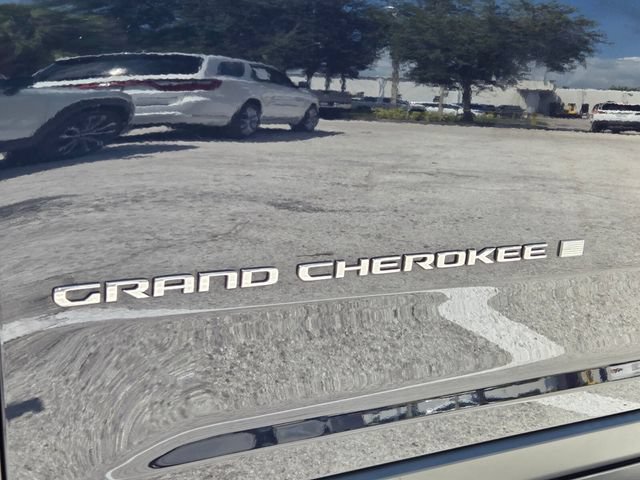 Used 2024 Jeep Grand Cherokee Limited RWD image 13