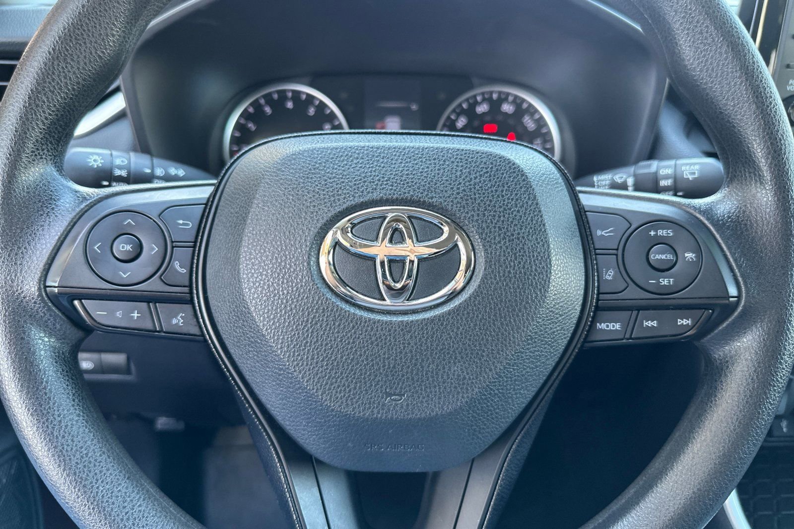 Used 2021 Toyota RAV4 XLE w/ Carpet Mat Package (TMS) image 24