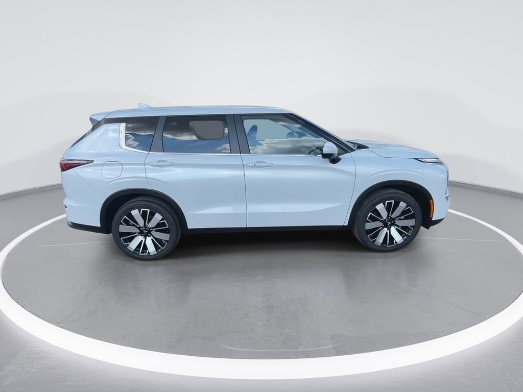 Used 2025 Mitsubishi Outlander SE FWD image 9