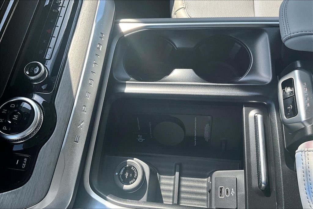 New 2027 Ford Expedition Max Platinum RWD image 8
