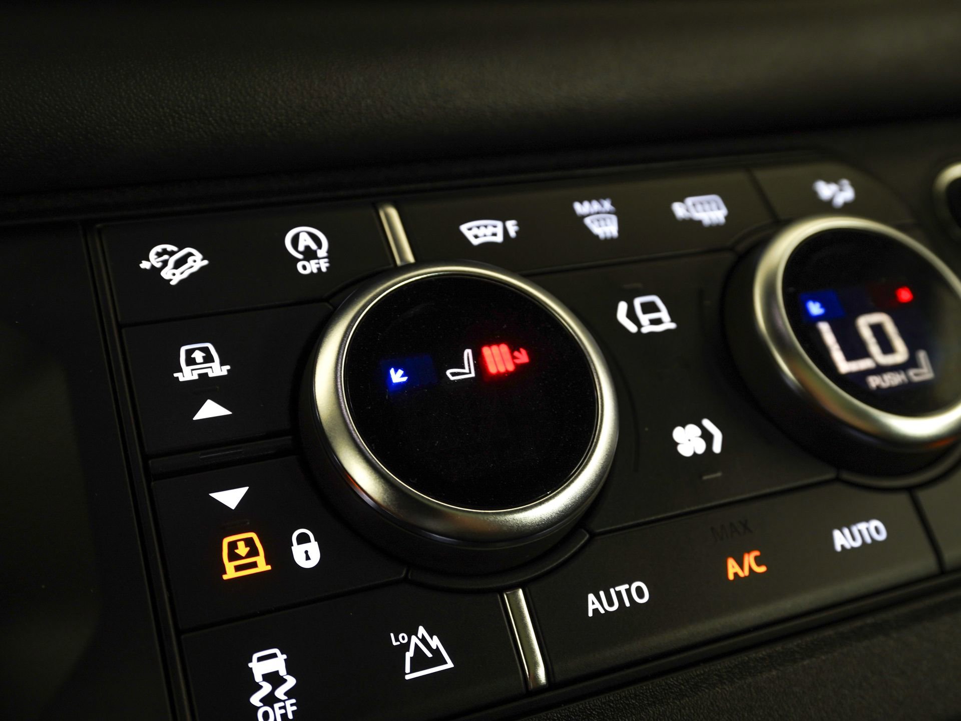 Used 2024 Land Rover Defender 130 X image 25