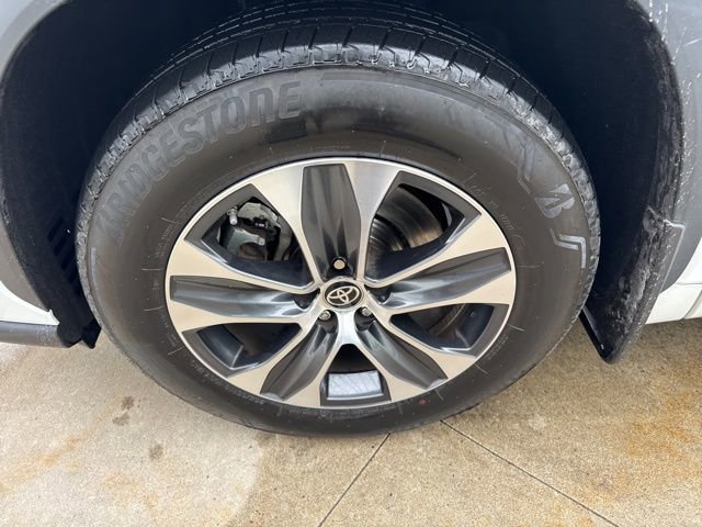 Used 2023 Toyota Highlander XLE image 11