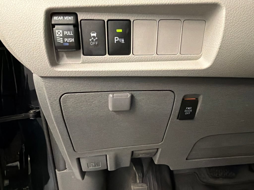 Used 2020 Toyota Sienna XLE Premium FWD image 21