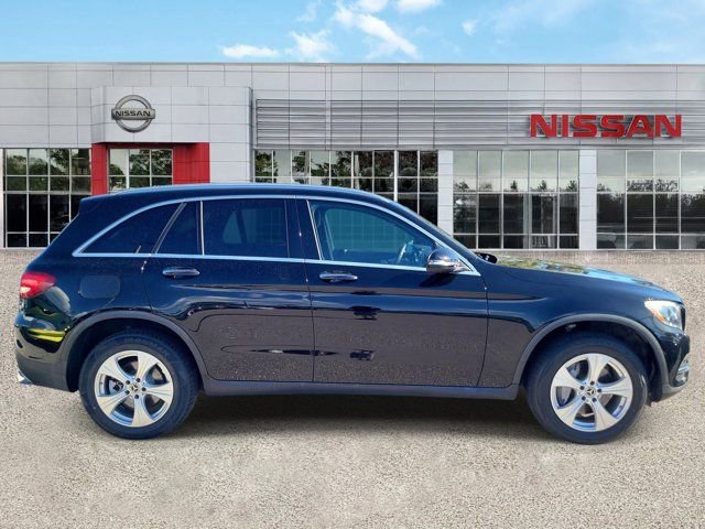 Used 2017 Mercedes-Benz GLC 300 4MATIC image 3