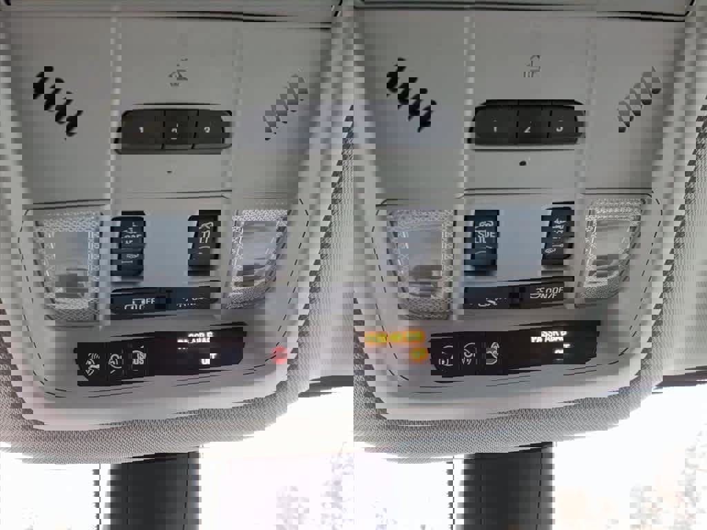 Used 2019 Buick Enclave Avenir w/ Avenir Technology Package image 20