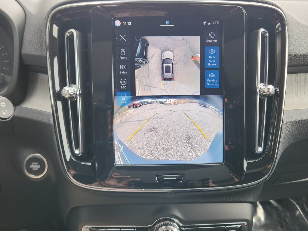 Used 2025 Volvo XC40 B5 Plus AWD/4WD image 9