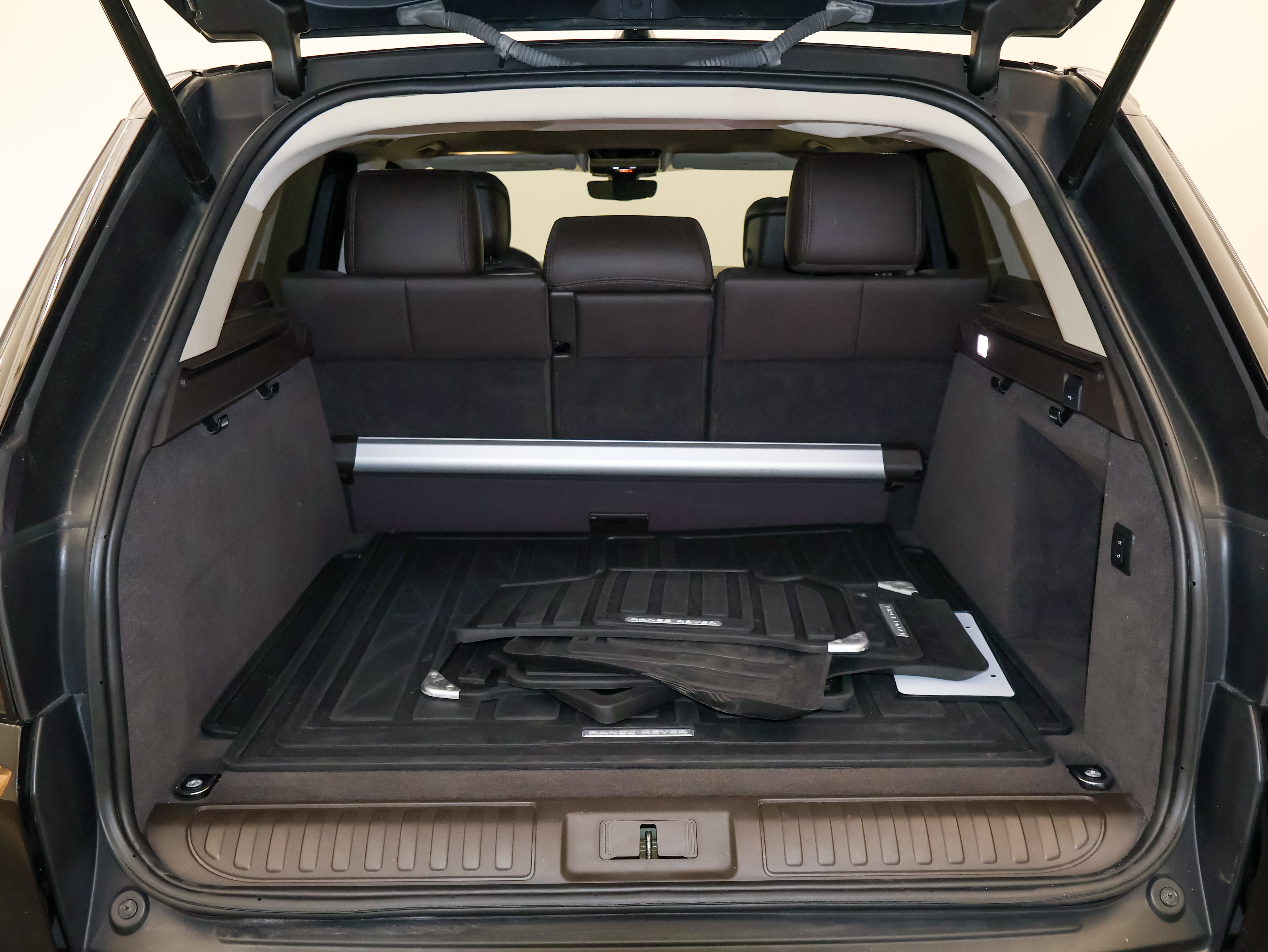 Used 2020 Land Rover Range Rover Sport HSE image 11