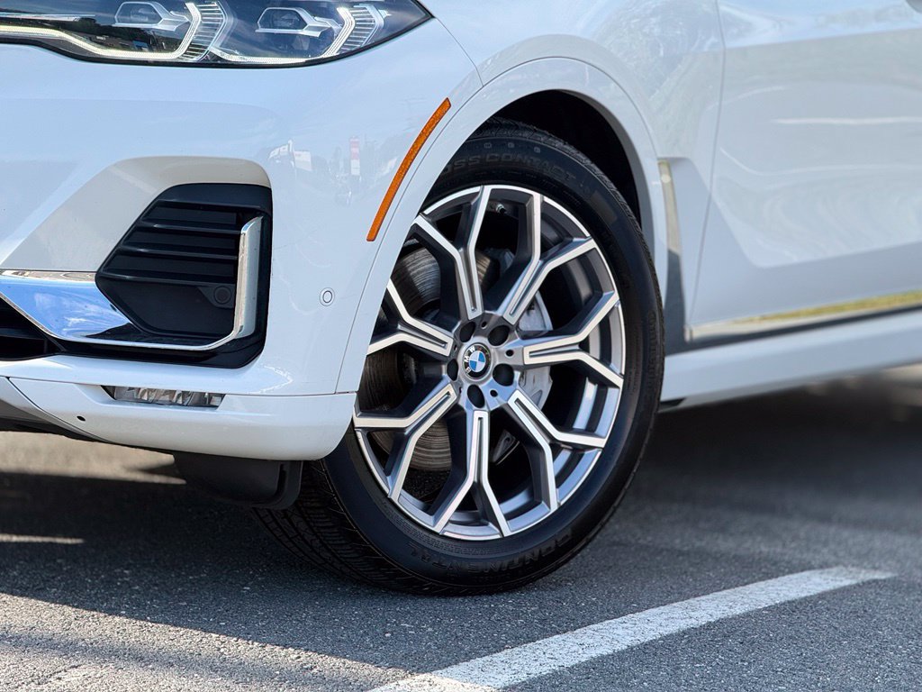 Used 2021 BMW X7 xDrive40i w/ Premium Package AWD/4WD image 2