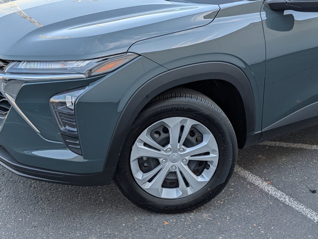Used 2025 Chevrolet Trax LS w/ Driver Confidence Package FWD image 28
