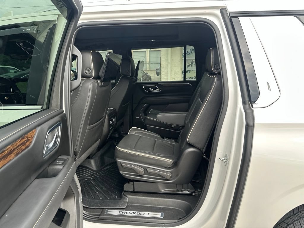 Used 2023 Chevrolet Suburban Premier w/ Premium Package AWD/4WD image 18