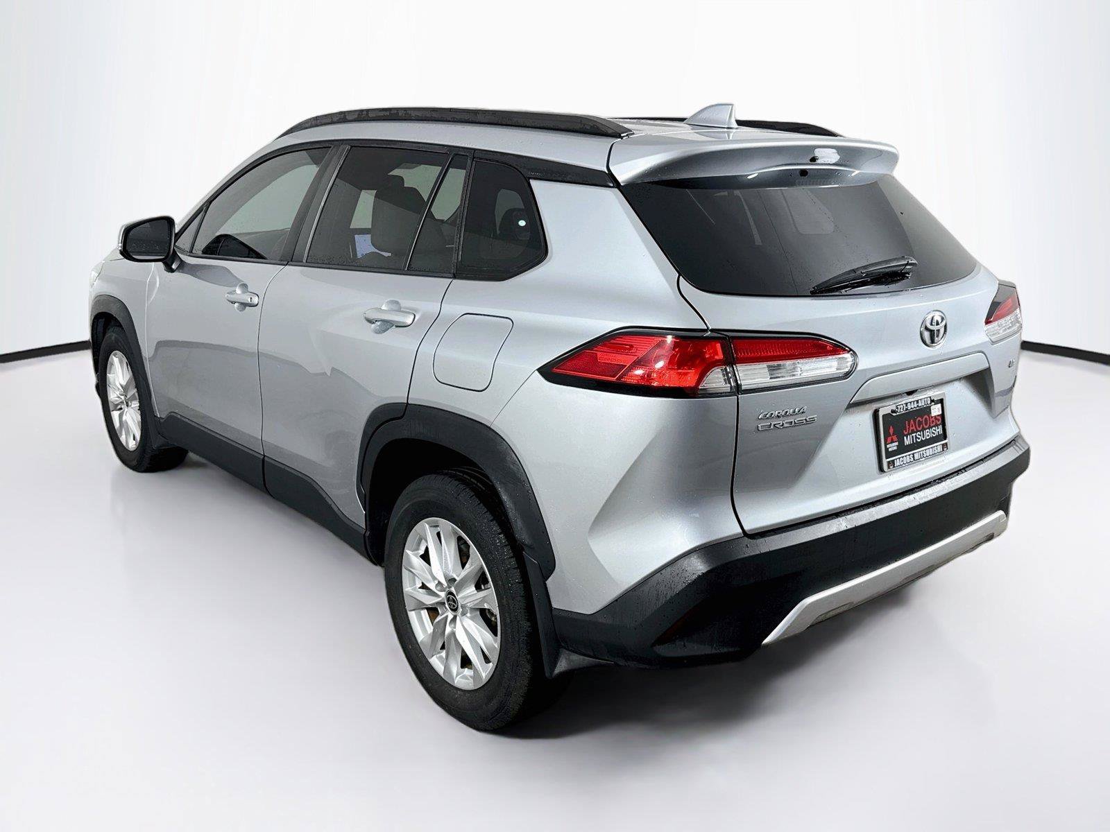 Used 2023 Toyota Corolla Cross LE FWD image 3