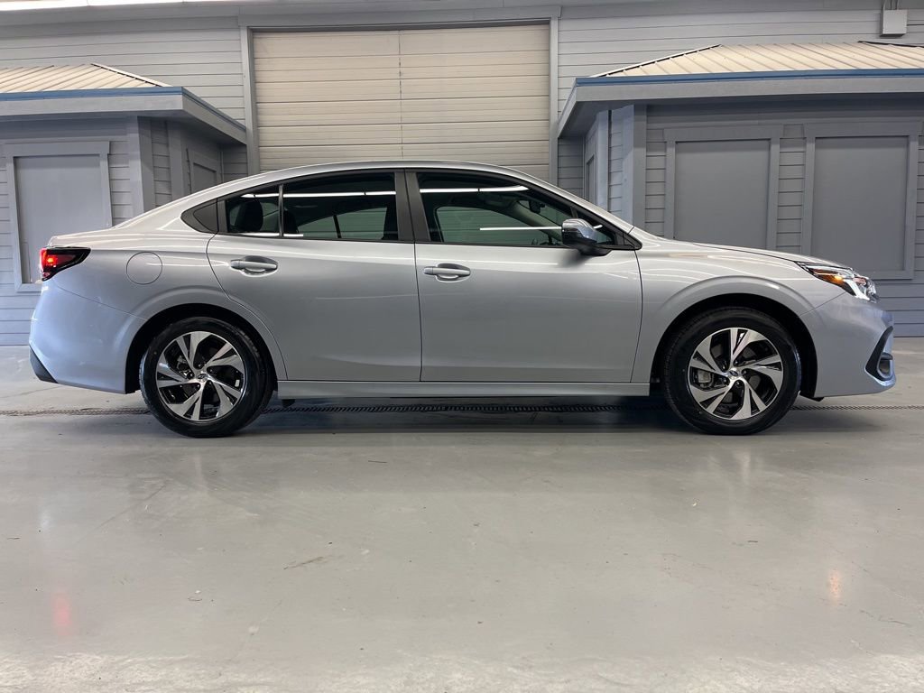Used 2025 Subaru Legacy Premium image 8
