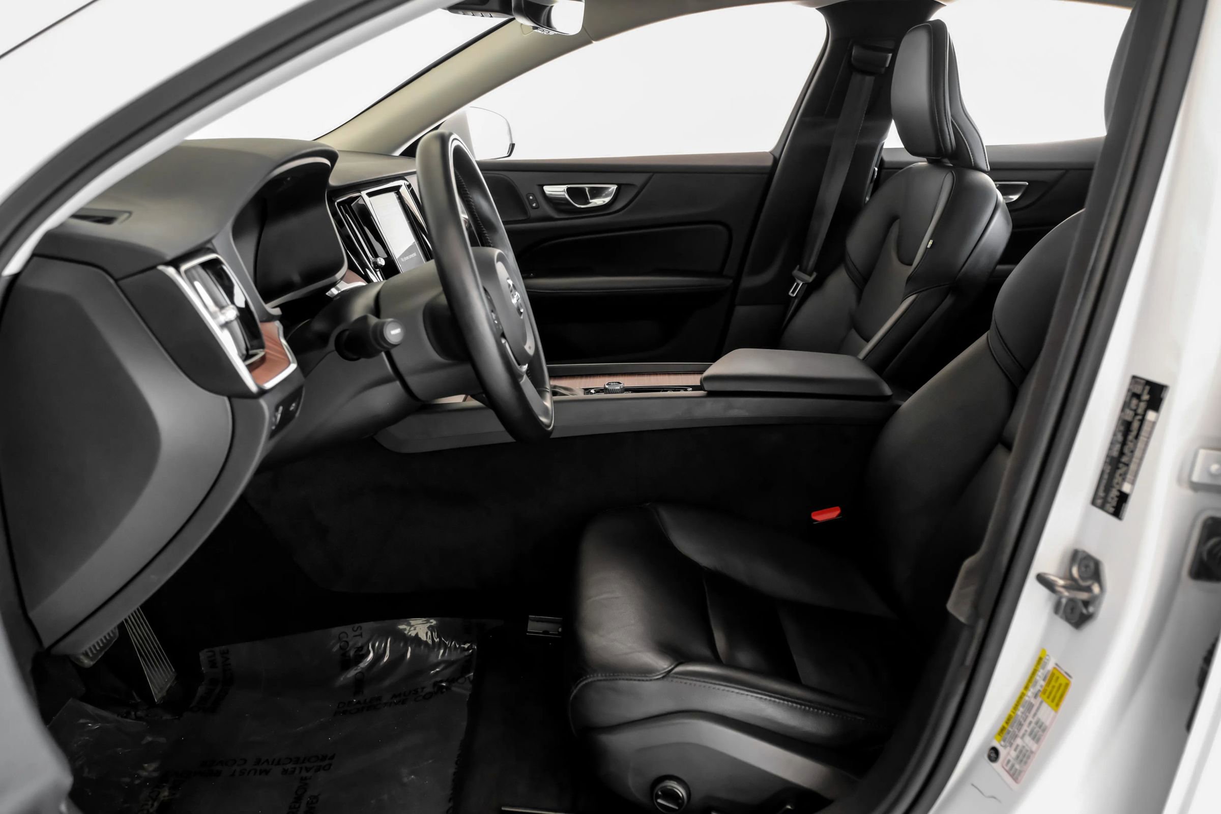 Used 2020 Volvo S60 T5 Momentum image 3