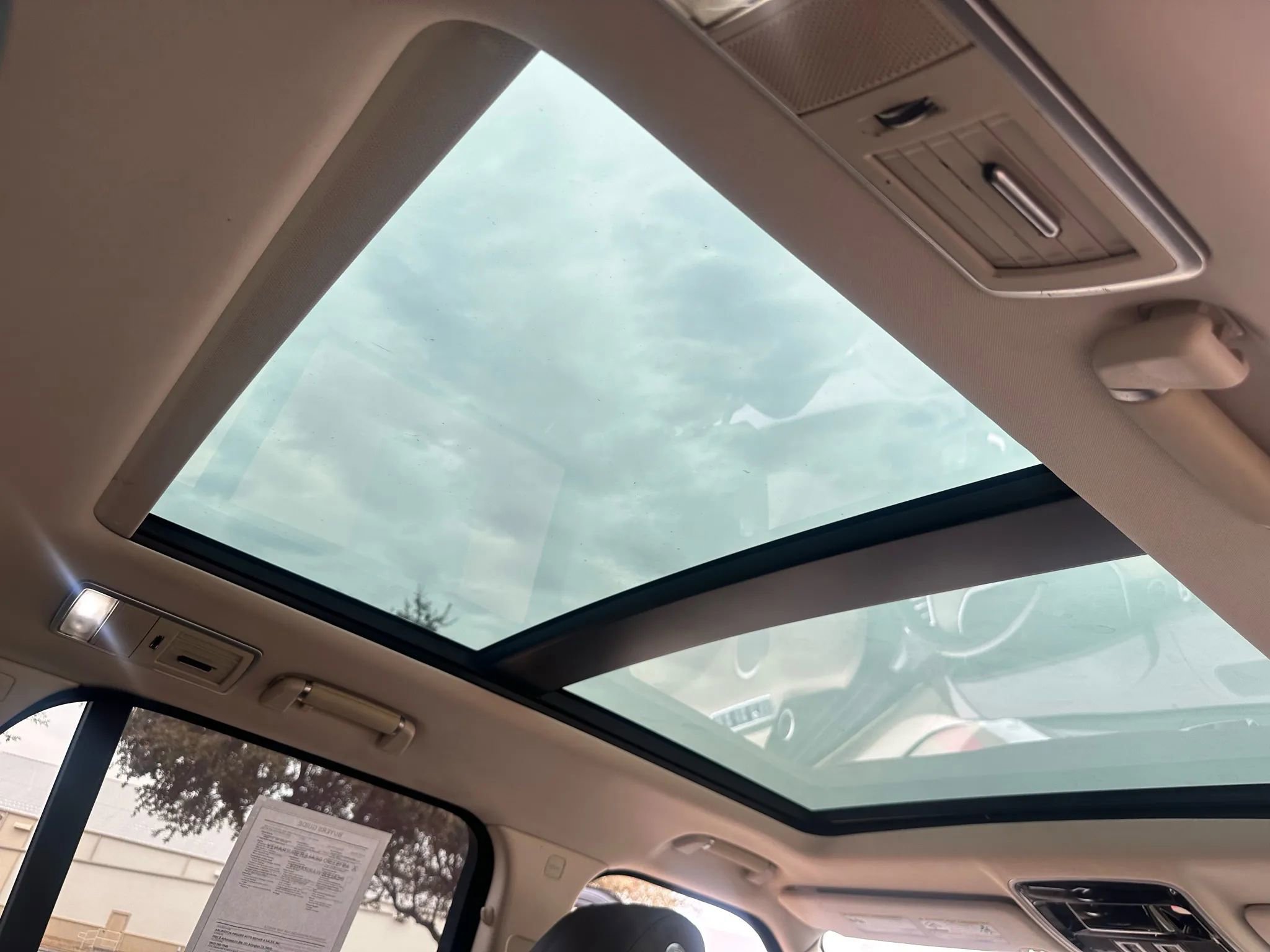 Used 2017 Land Rover Range Rover HSE image 28