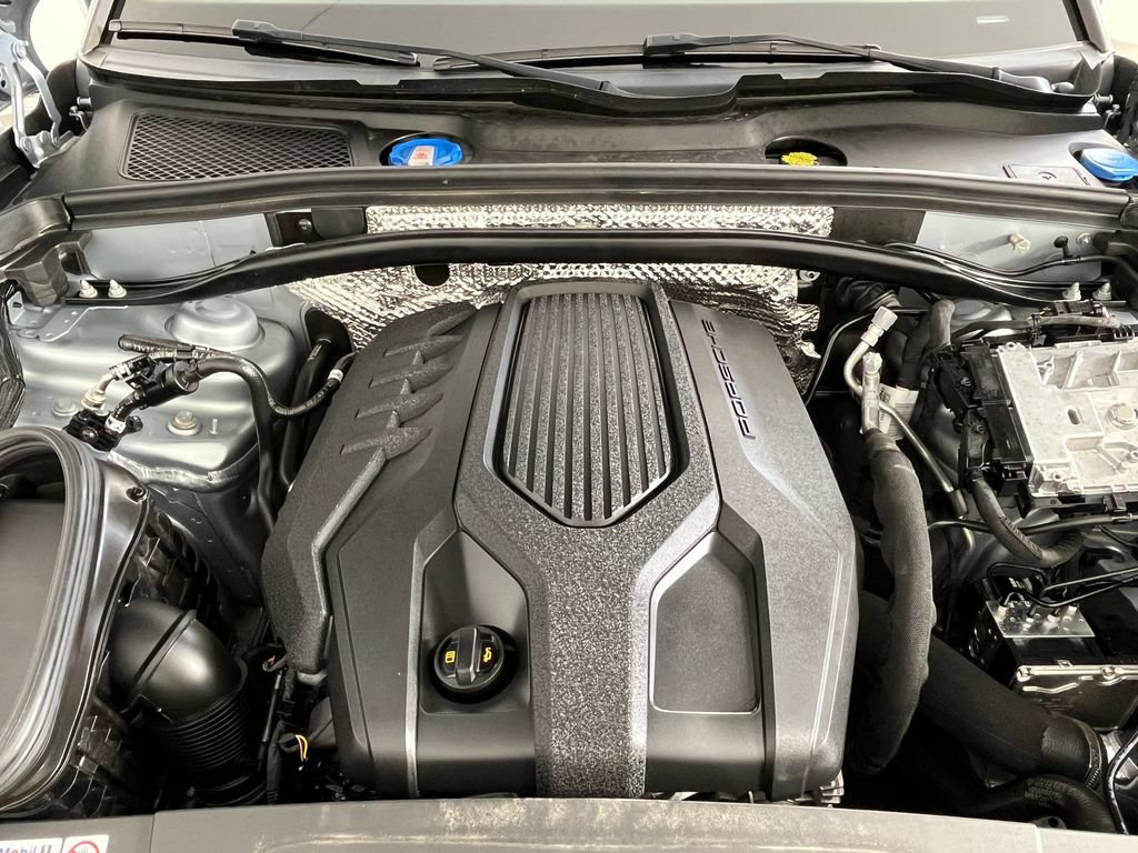 Used 2024 Porsche Macan AWD/4WD image 15