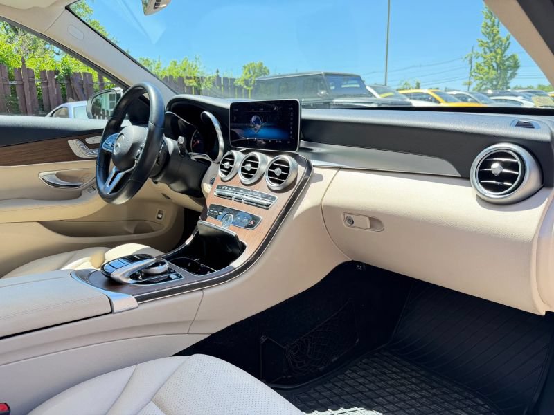 Used 2019 Mercedes-Benz C 300 4MATIC Sedan image 31
