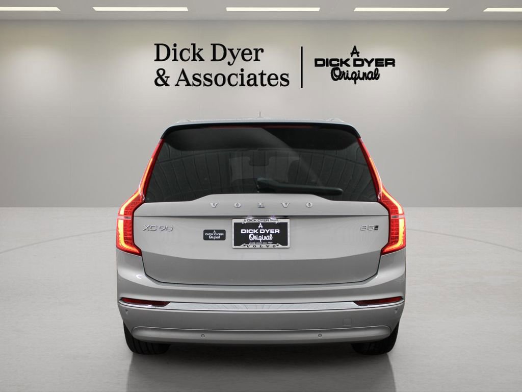 Certified 2025 Volvo XC90 B5 Core image 4