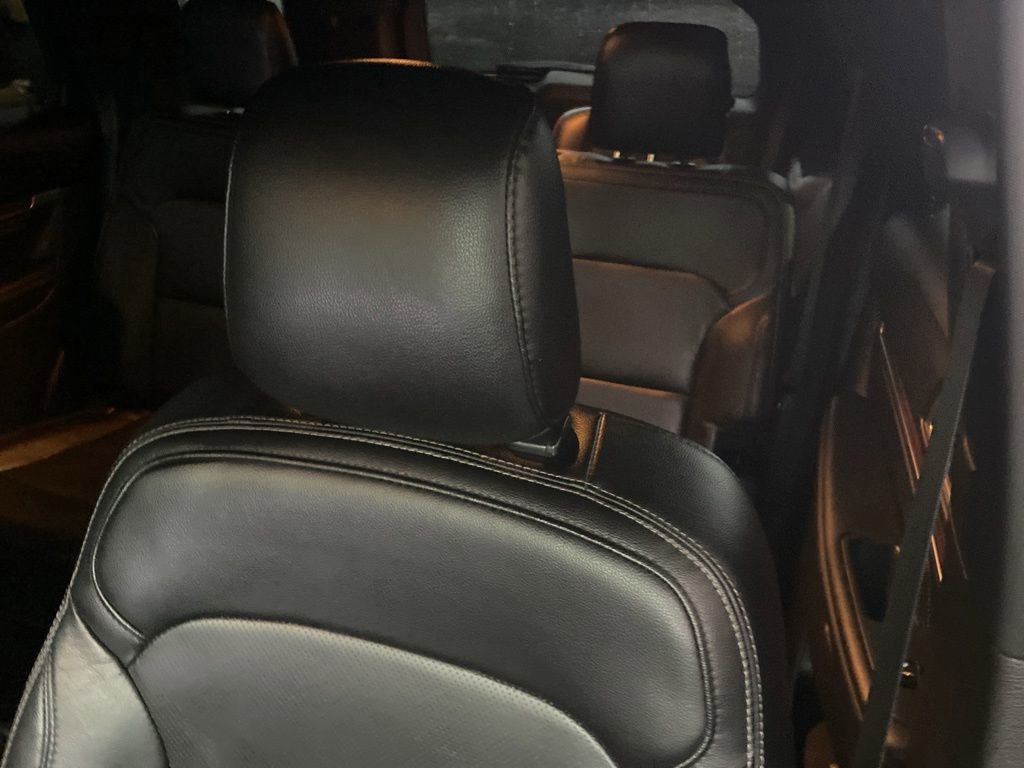 Used 2019 Ford Explorer Limited w/ Ford Safe & Smart Package FWD image 12