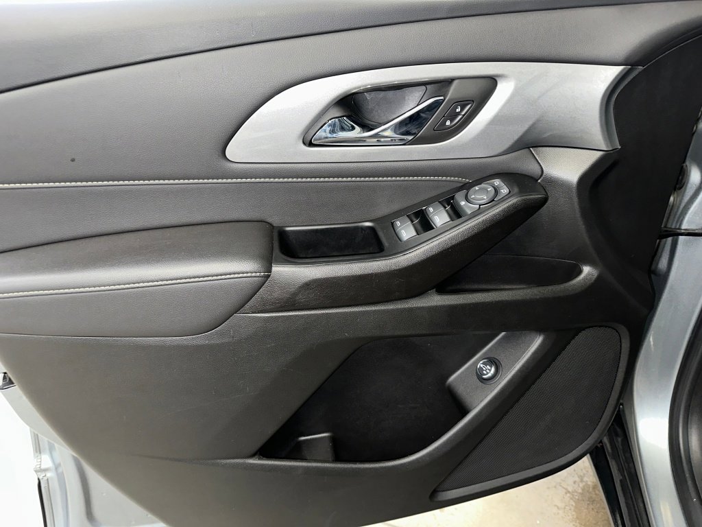 Used 2023 Chevrolet Traverse LT w/ LPO, Floor Liner Package image 4